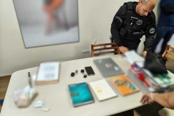 Polícia Civil de Goiás investiga repasse de R$ 425 mil de verba pública para prática de bruxaria, farmácia de cunhada e cartões pessoais -  (crédito: Divulgação/PCGO)