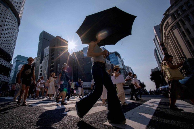 A temperatura acima de 40º foi registrada no Japão nesta segunda-feira (4/8) e acende um alerta sobre o impacto das mudanças climáticas no mundo - (crédito: AFP) A temperatura acima de 40º foi registrada no Japão nesta segunda-feira (4/8) e acende um alerta sobre o impacto das mudanças climáticas no mundo - (crédito: AFP)