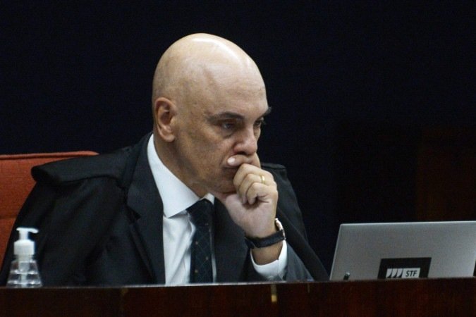 Moraes reforça policiamento na área externa da casa de Jair Bolsonaro 