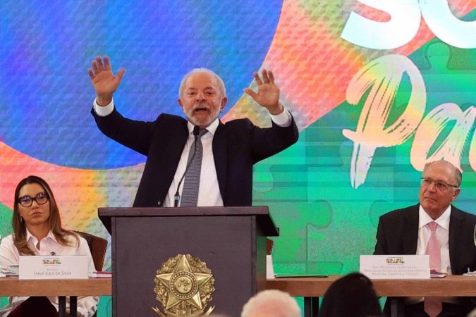 Para o presidente, o combate à fome, à miséria e à desigualdade exige coragem para enfrentar interesses consolidados -  (crédito: Antonio Cruz/Agência Brasil)