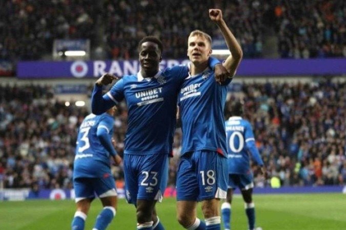 Jogadores do Rangers comemoram um dos gols da vitória sobre o Viktoria Plzen - (crédito: Foto: Divulgação) Jogadores do Rangers comemoram um dos gols da vitória sobre o Viktoria Plzen - (crédito: Foto: Divulgação)