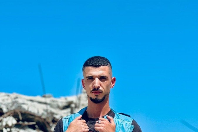 Hassan Salem, 25 anos, jornalista e voluntário humanitário, morador do campo de refugiados de Jabaliya 