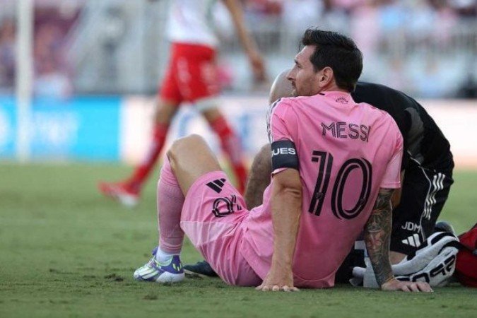 Messi sofreu uma lesão muscular na partida contra o Necaxa, no último sábado (2) - (crédito: Foto: Leonardo Fernandez/Getty Images) Messi sofreu uma lesão muscular na partida contra o Necaxa, no último sábado (2) - (crédito: Foto: Leonardo Fernandez/Getty Images)