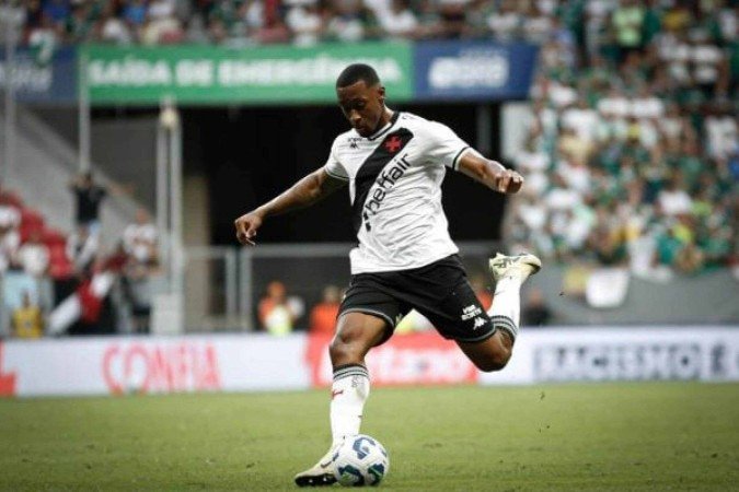 Luiz Gustavo em ação com a camisa do Vasco na atual temporada - (crédito: Foto: Matheus Lima/Vasco) Luiz Gustavo em ação com a camisa do Vasco na atual temporada - (crédito: Foto: Matheus Lima/Vasco)