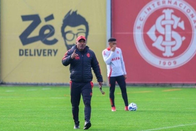 Roger Machado sofre com algumas indefinições no começo da preparação do Internacional -  (crédito: Foto: Ricardo Duarte/Internacional)