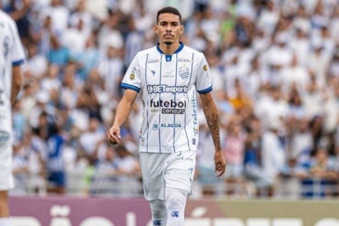 Defensor Betão vive grande fase pelo time alagoano - (crédito: Foto: Allan Max/CSA) Defensor Betão vive grande fase pelo time alagoano - (crédito: Foto: Allan Max/CSA)