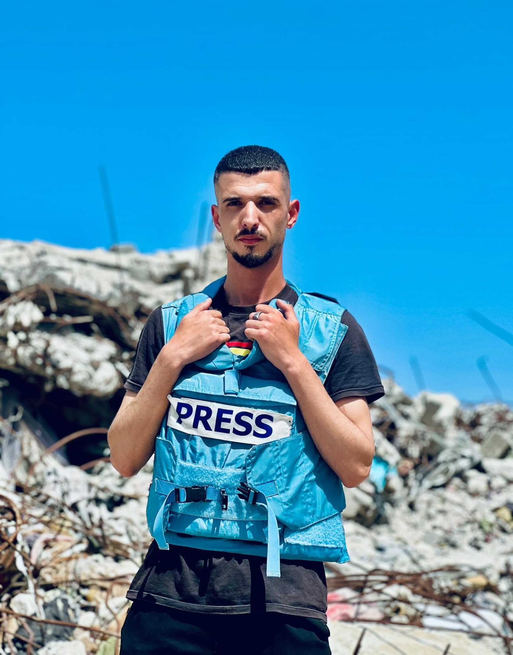 Hassan Salem, 25 anos, jornalista e voluntário humanitário, morador do campo de refugiados de Jabaliya 