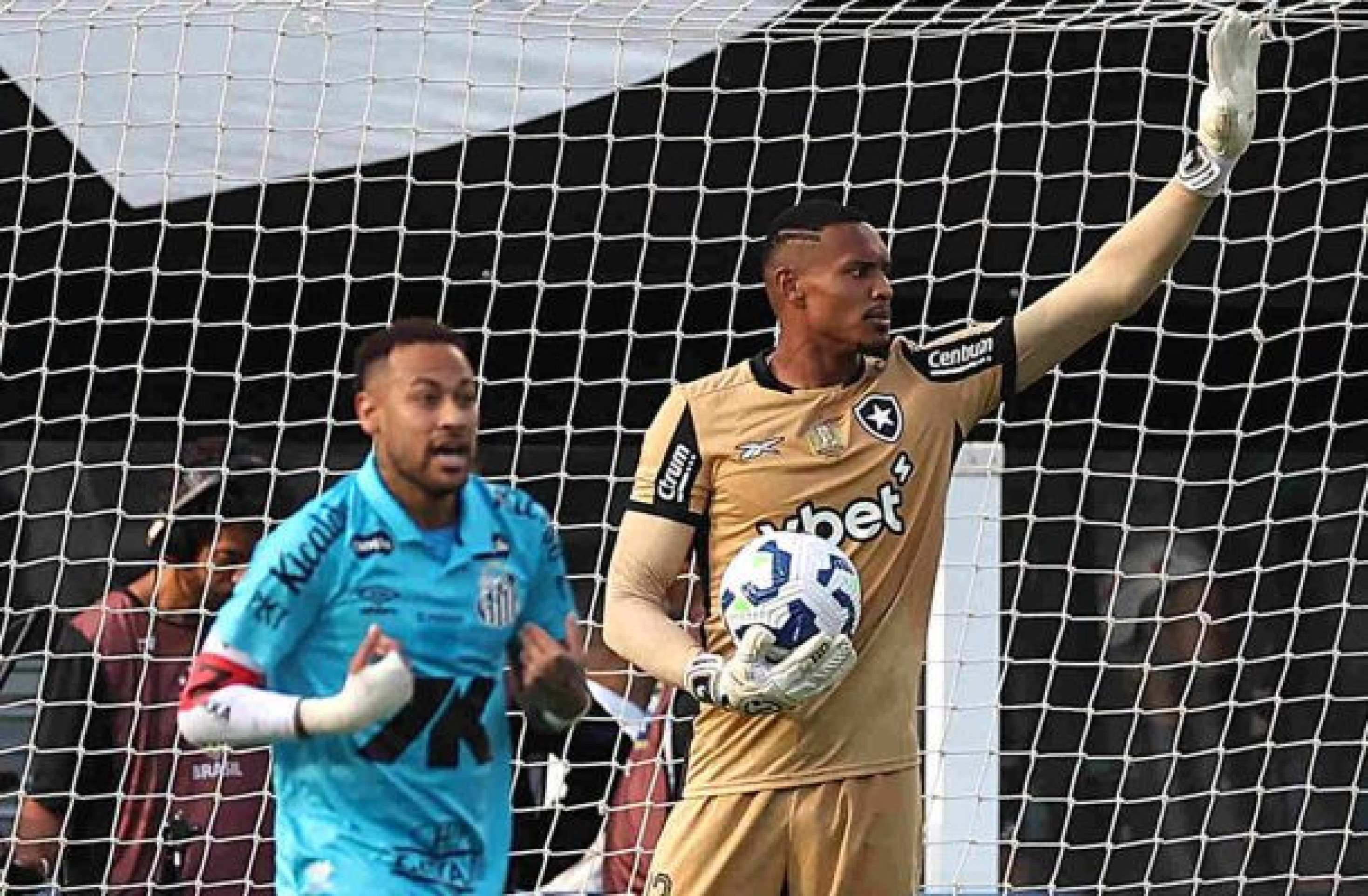 Santos recebe pagamento do Botafogo e encerra pendência por John e Jair