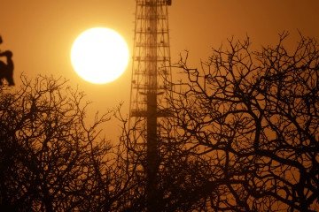 O céu será de poucas nuvens durante todo o sábado -  (crédito:  Ed Alves CB/DA Press)