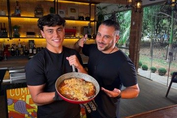 Patrício e Daniel Carvalho preparam uma receita especial para celebrar o Dia dos Pais -  (crédito: Arquivo pessoal)