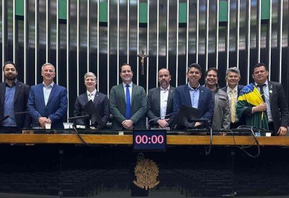 Parlamentares contrários à prisão de Bolsonaro ocupam as mesas diretoras da Câmara e do Senado desde ontem (5/8) -  (crédito: Redes sociais Marcel Van Hattem/Reprodução)