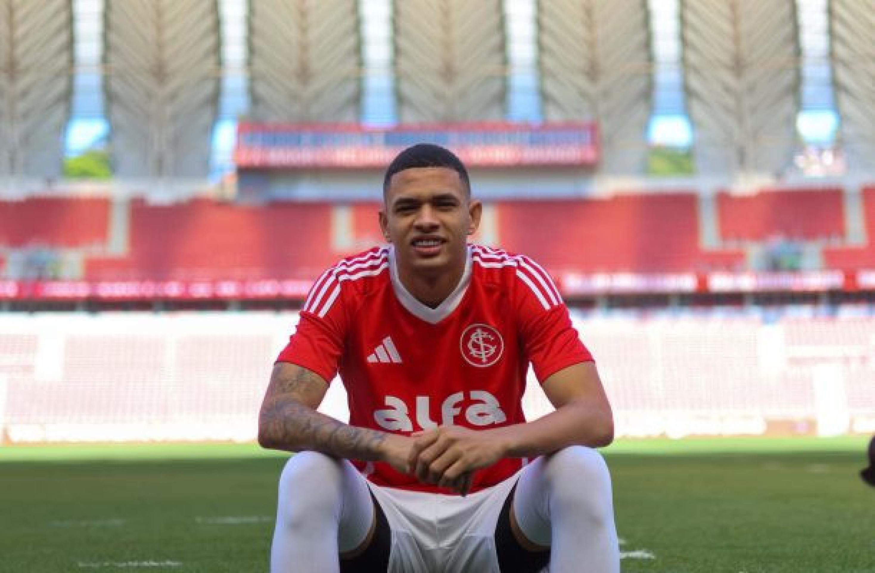 Sem espaço no Inter, volante jogará no futebol do Chipre