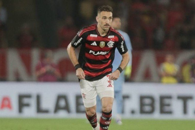  Léo Ortiz cadenciou o jogo quando preciso e ainda arriscou passes e lançamentos para os atcantes. Nota 6 - Foto: Gilvan de Souza/Flamengo