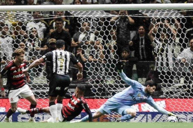 Hulk chuta e Rossi salva. Mas nos Pênaltis, deu Galo -  (crédito: Foto: Gilvan de Souza/Flamengo)