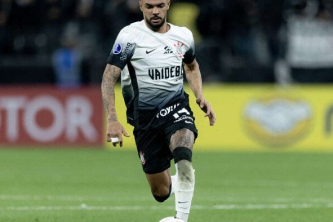 RANIELE - O cão de guarda do meio-campo. Dominou o setor com desarmes importantes, como em um carrinho salvador em chute de Vitor Roque, e ainda assus