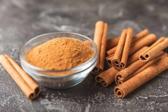 A canela é uma especiaria versátil e potente, conhecida por seus inúmeros benefícios à saúde (Imagem: Avocado_studio | Shutterstock) - (crédito: EdiCase) A canela é uma especiaria versátil e potente, conhecida por seus inúmeros benefícios à saúde (Imagem: Avocado_studio | Shutterstock) - (crédito: EdiCase)