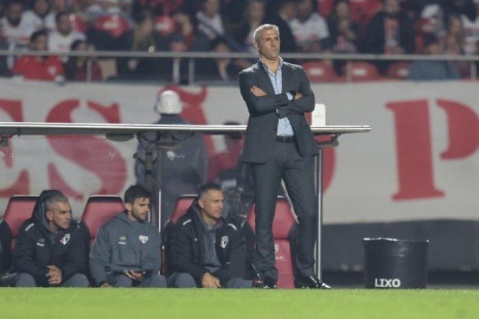 HERNÁN CRESPO - Viu sua estratégia ir por água abaixo ainda com 3' de jogo, quando Rafael foi expulso. Time sofreu pressão e não conseguiu chegar ao gol adversário, algo que é mais culpa de Rafael do que sua. NOTA 5,0. Foto: Rubens Chiri / São Paulo FC