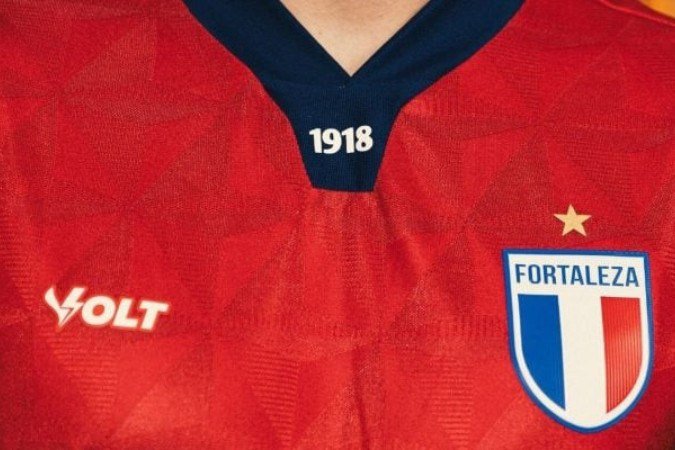 Fortaleza lança nova camisa em coleção do dia dos pais - (crédito: Foto: Igor Pola/Volt Sport) Fortaleza lança nova camisa em coleção do dia dos pais - (crédito: Foto: Igor Pola/Volt Sport)