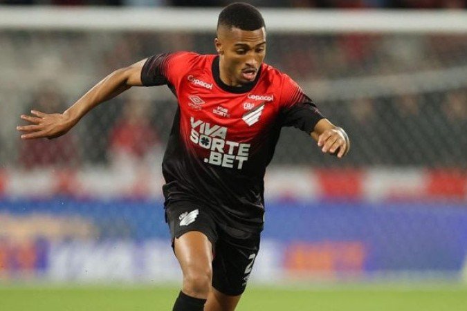 ATHLETICO - Time caiu muito na pilha do São Paulo e demorou a entrar de vez no jogo, mesmo tendo um a mais por mais de 90 minutos. Destaques para o ponta Leozinho e, claro, o goleiro Santos, que pegou três pênaltis. NOTA 7,0. Foto: Divulgação/CA