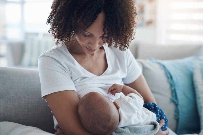 A anquiloglossia pode dificultar a amamentação (Imagem: PeopleImages.com - Yuri A | Shutterstock)  -  (crédito: EdiCase)