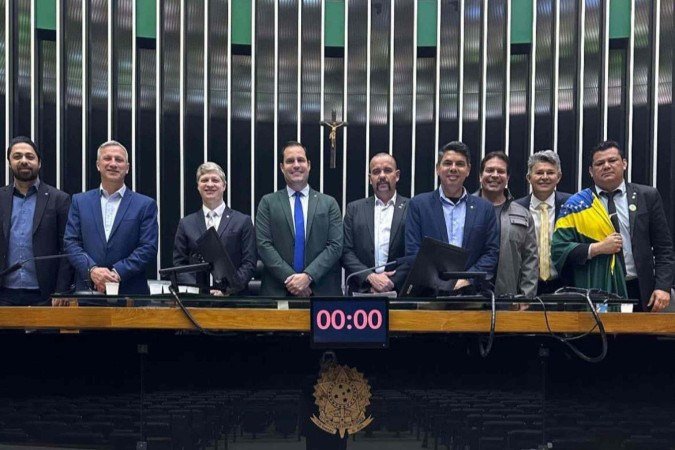 Parlamentares contrários à prisão de Bolsonaro ocupam as mesas diretoras da Câmara e do Senado desde ontem (5/8) - (crédito: Redes sociais Marcel Van Hattem/Reprodução) Parlamentares contrários à prisão de Bolsonaro ocupam as mesas diretoras da Câmara e do Senado desde ontem (5/8) - (crédito: Redes sociais Marcel Van Hattem/Reprodução)