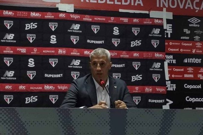Crespo evita falar da arbitragem e projeta próximos passos - (crédito: Foto: Gabriel Sawaf/Jogada10) Crespo evita falar da arbitragem e projeta próximos passos - (crédito: Foto: Gabriel Sawaf/Jogada10)