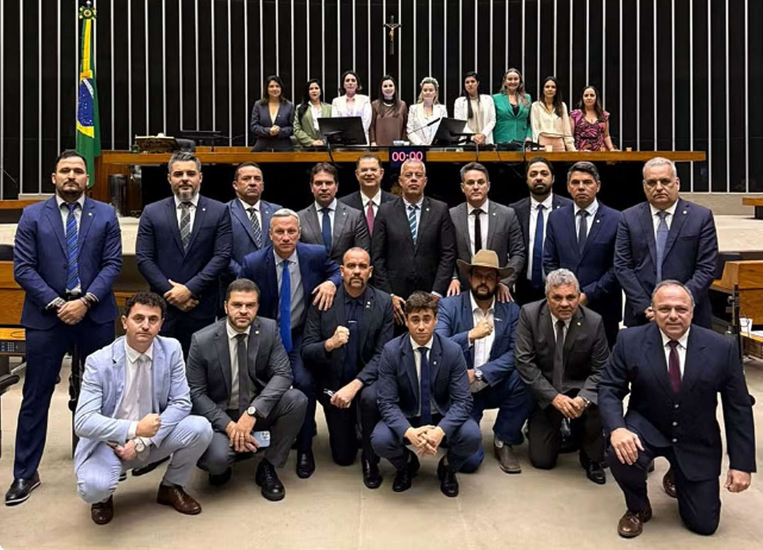 Corregedoria da Câmara notifica 14 parlamentares por motim