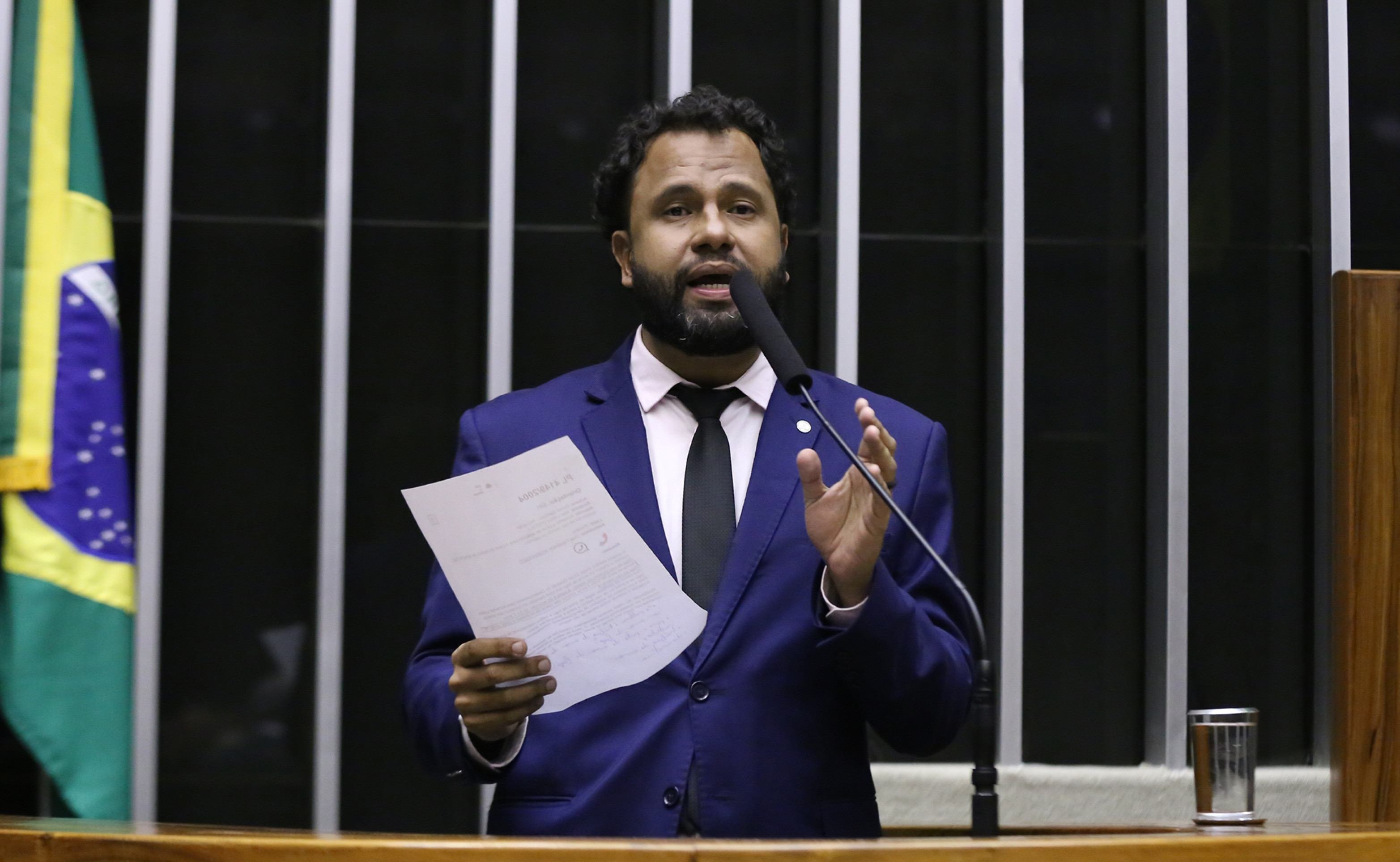 Deputado apresenta projeto para multar partidos que paralisarem a Câmara