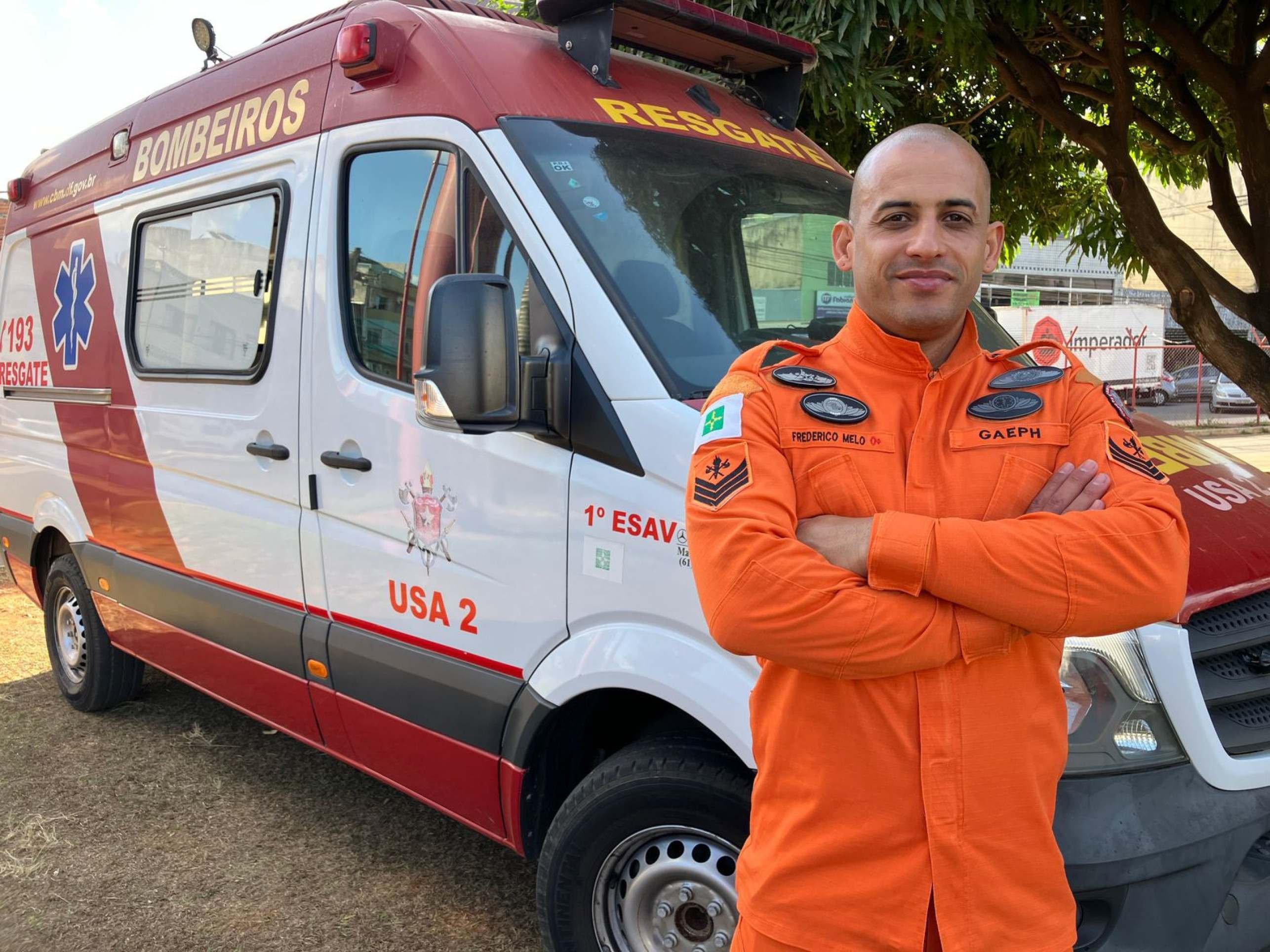 O Segundo-sargento Frederico Melo já conduziu vários partos em vias públicas e conta sobre o nascimento de um bebê dentro do ônibus em 2023