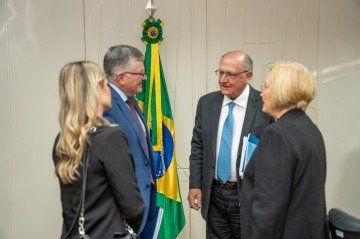 Mesmo depois do início do tarifaço, Alckmin segue discutindo soluções com exportadores afetados. Ontem, ele recebeu o setor de calçados -  (crédito: André Neiva/Mdic)