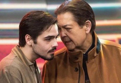 O apresentador João Silva atualizou o estado de saúde do pai após sua chegada à festa de 30 anos da atriz Bruna Marquezine, na noite de ontem, 15 -  (crédito: Reprodução/Band) -O apresentador João Silva atualizou o estado de saúde do pai após sua chegada à festa de 30 anos da atriz Bruna Marquezine, na noite de ontem, 15 -  (crédito: Reprodução/Band)