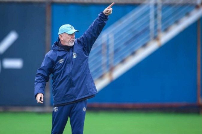 Técnico Mano Menezes provavelmente fará alterações no sistema defensivo do Grêmio -  (crédito: Foto: Lucas Uebel / Grêmio FBPA)