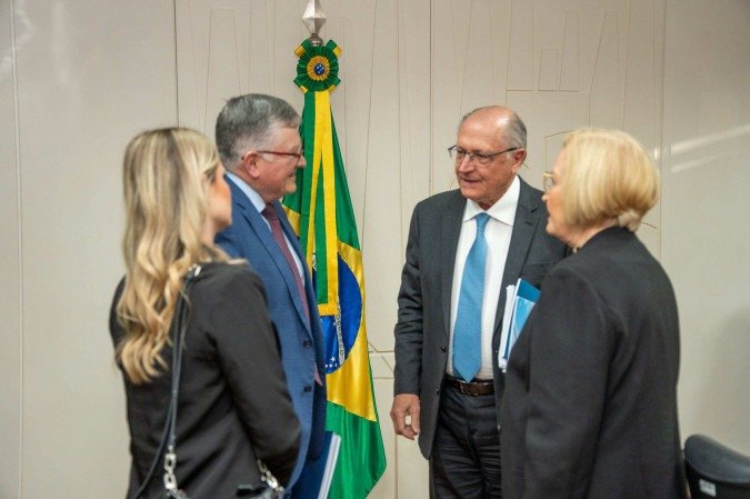 Mesmo depois do início do tarifaço, Alckmin segue discutindo soluções com exportadores afetados. Ontem, ele recebeu o setor de calçados -  (crédito: André Neiva/Mdic)