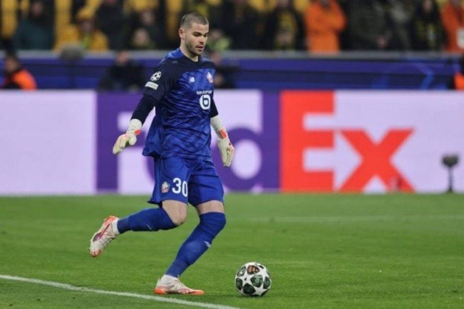 Lucas Chevalier em ação com a camisa do Lille - (crédito: Foto: Christof Koepsel/Getty Images) Lucas Chevalier em ação com a camisa do Lille - (crédito: Foto: Christof Koepsel/Getty Images)