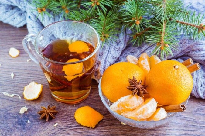 Chá de laranja e tangerina com canela e anis-estrelado (Imagem: Rui Elena | Shutterstock) - (crédito: EdiCase) Chá de laranja e tangerina com canela e anis-estrelado (Imagem: Rui Elena | Shutterstock) - (crédito: EdiCase)