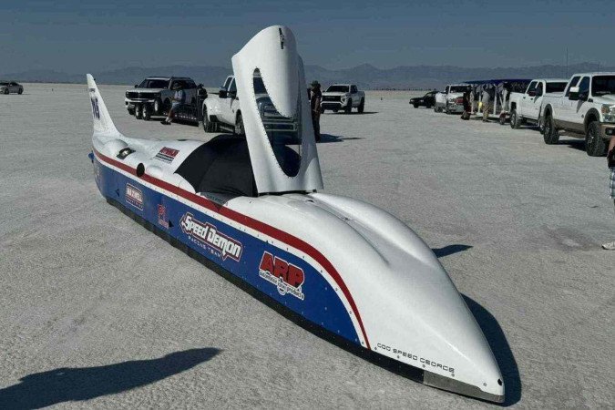 Quem era o piloto que morreu após bater a 450 km/h em busca de recorde terrestre - (crédito: BBC Geral) Quem era o piloto que morreu após bater a 450 km/h em busca de recorde terrestre - (crédito: BBC Geral)