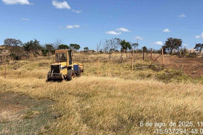 Operação retirou mais de sete quilômetros de cercamento em área de preservação permanente -  (crédito: DF Legal/Divulgação)