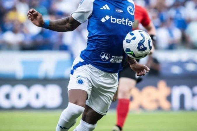 MARQUINHOS - Entrou para tentar dar mais intensidade ao ataque do Cruzeiro, mas quase não apareceu no jogo e não conseguiu ser o fator diferencial que Leonardo Jardim esperava. Nota: 5 - Foto: Gustavo Aleixo/Cruzeiro