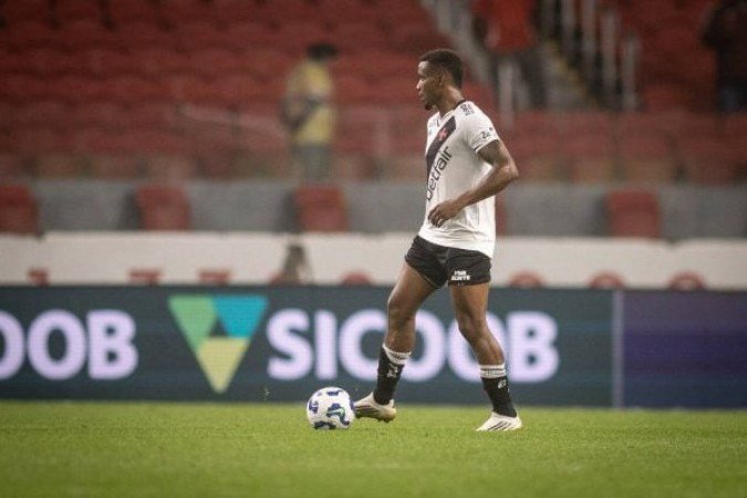 THIAGO MENDES - Jogou cerca de 10 minutos e já entrou com o jogo resolvido. Mesmo assim, foi tempo suficiente para levar um cartão amarelo. NOTA: 5,0 - Foto: Divulgação/Vasco