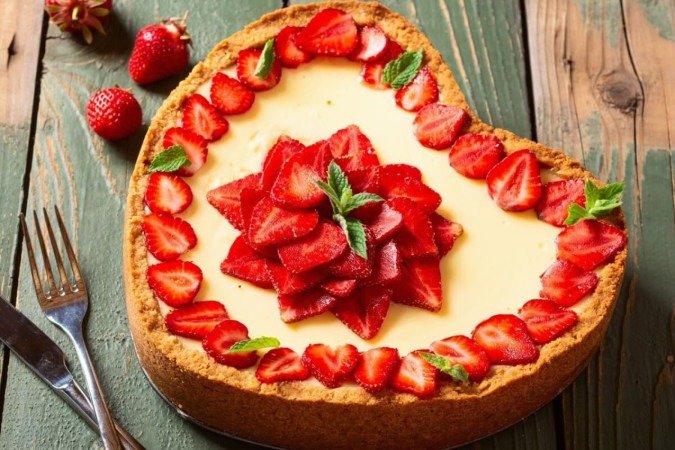 Torta de morango (Imagem: AlexeiLogvinovich | Shutterstock) - (crédito: EdiCase) Torta de morango (Imagem: AlexeiLogvinovich | Shutterstock) - (crédito: EdiCase)