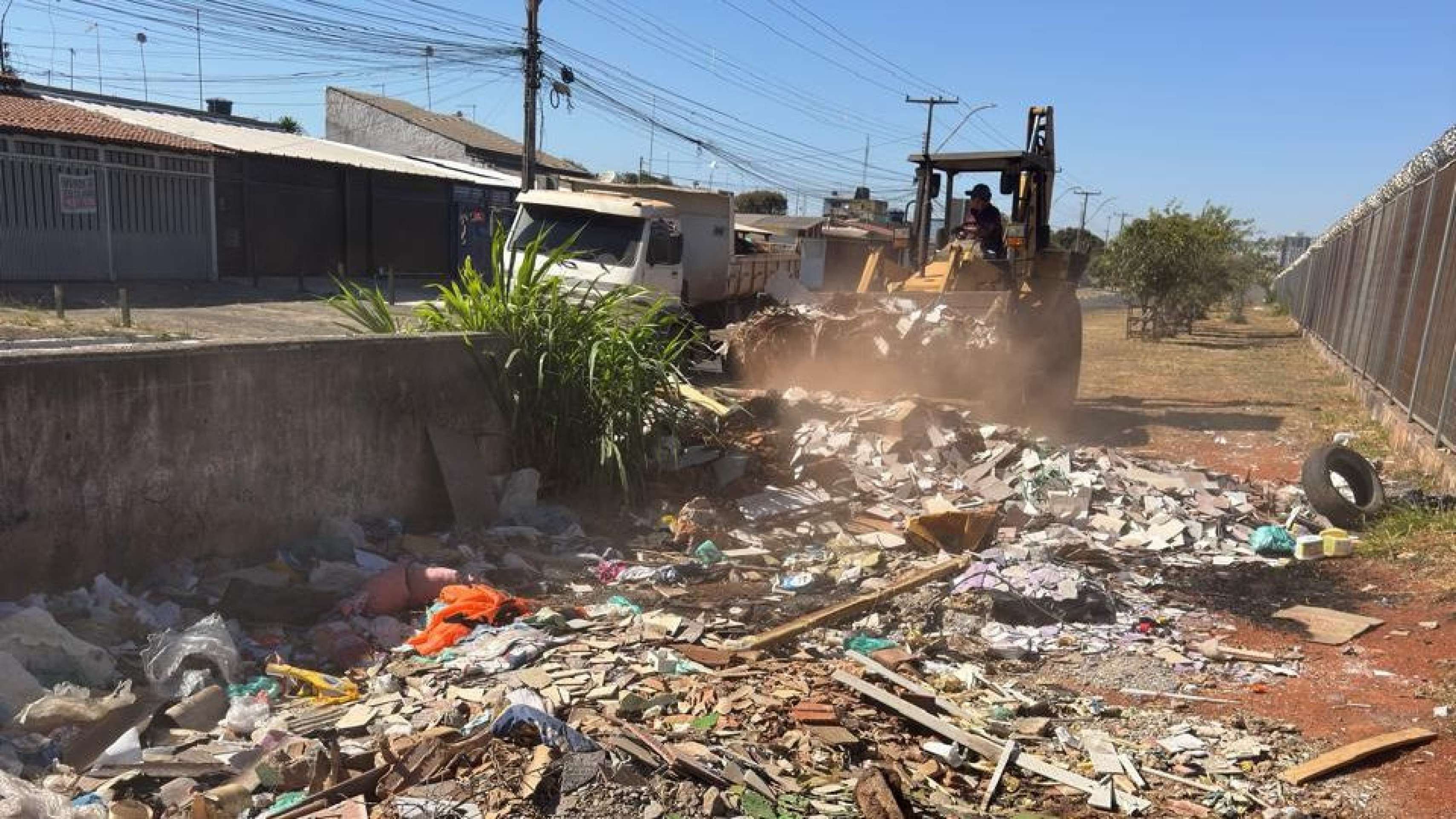 Mutirão em Ceilândia remove 26 toneladas de entulho das ruas