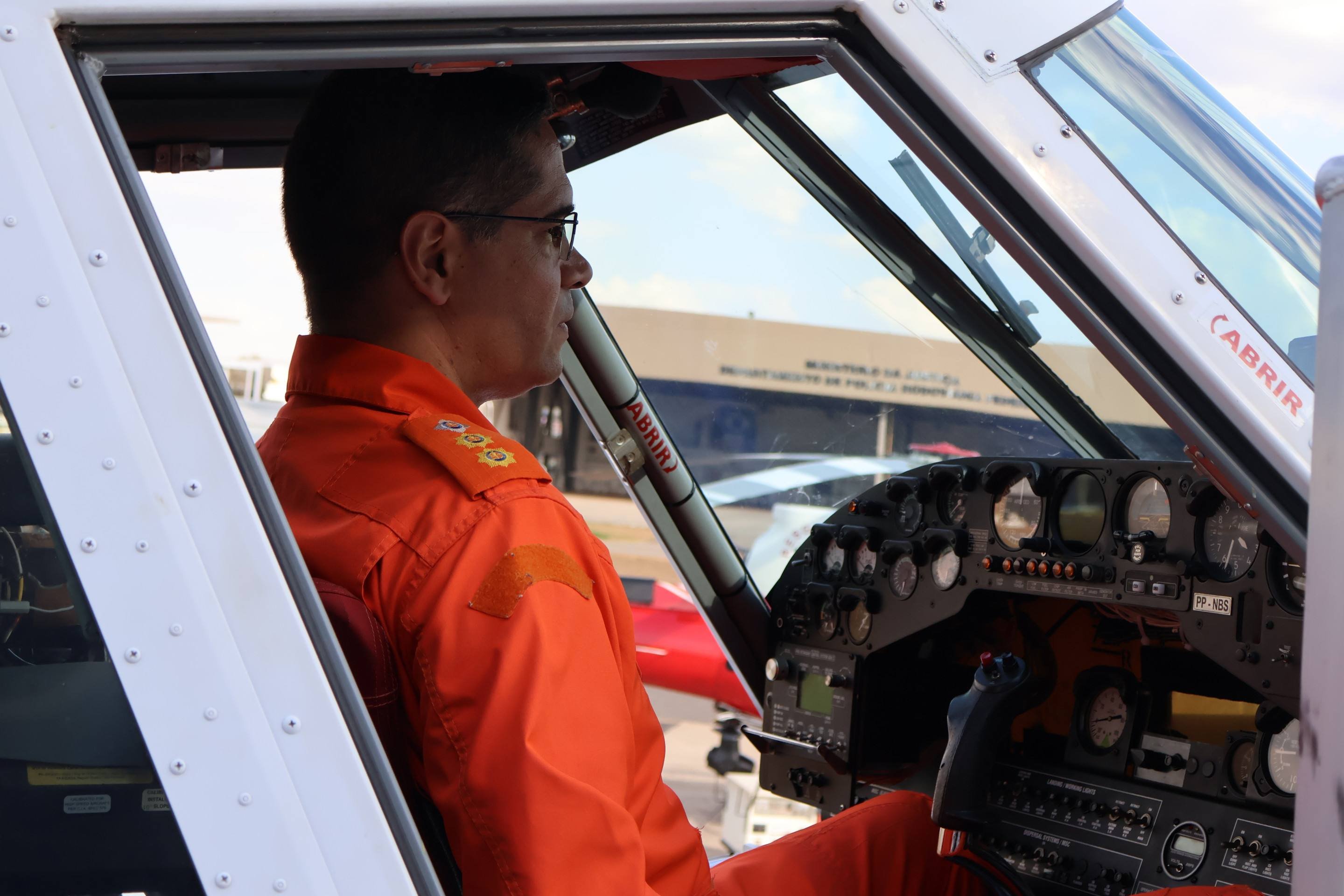O acionamento das aeronaves é feito pelas bases avançadas do CBMDF, que avaliam a gravidade, proporção e risco do incêndio       