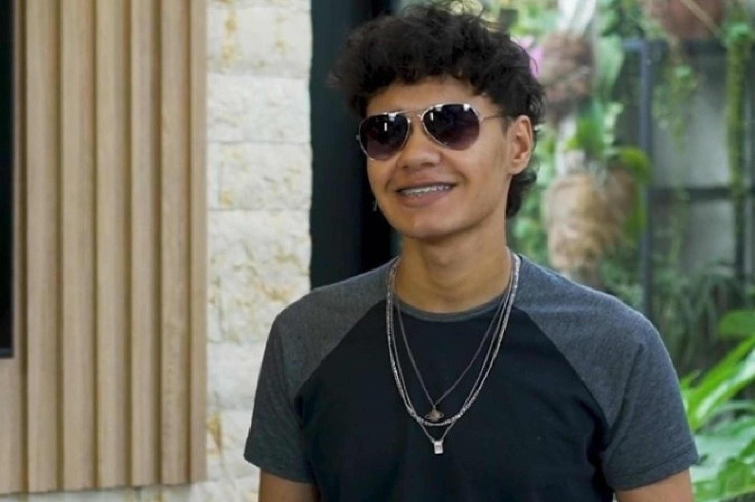 Jovem barrado em banca heteroidentificação por não ser pardo faz matrícula na UFRG Jovem barrado em banca heteroidentificação por não ser pardo faz matrícula na UFRG