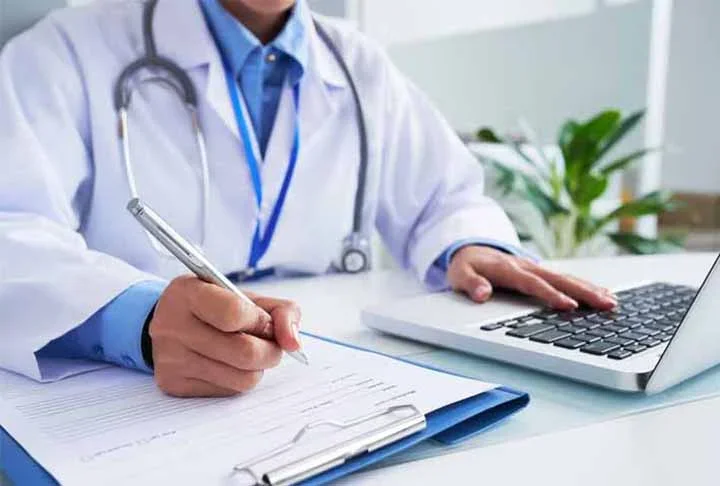 Para quem deseja começar a nadar, o primeiro passo é verificar a saúde geral. Consultas médicas são recomendadas para garantir que não há contraindicações. -  (crédito:  Imagem Freepik)