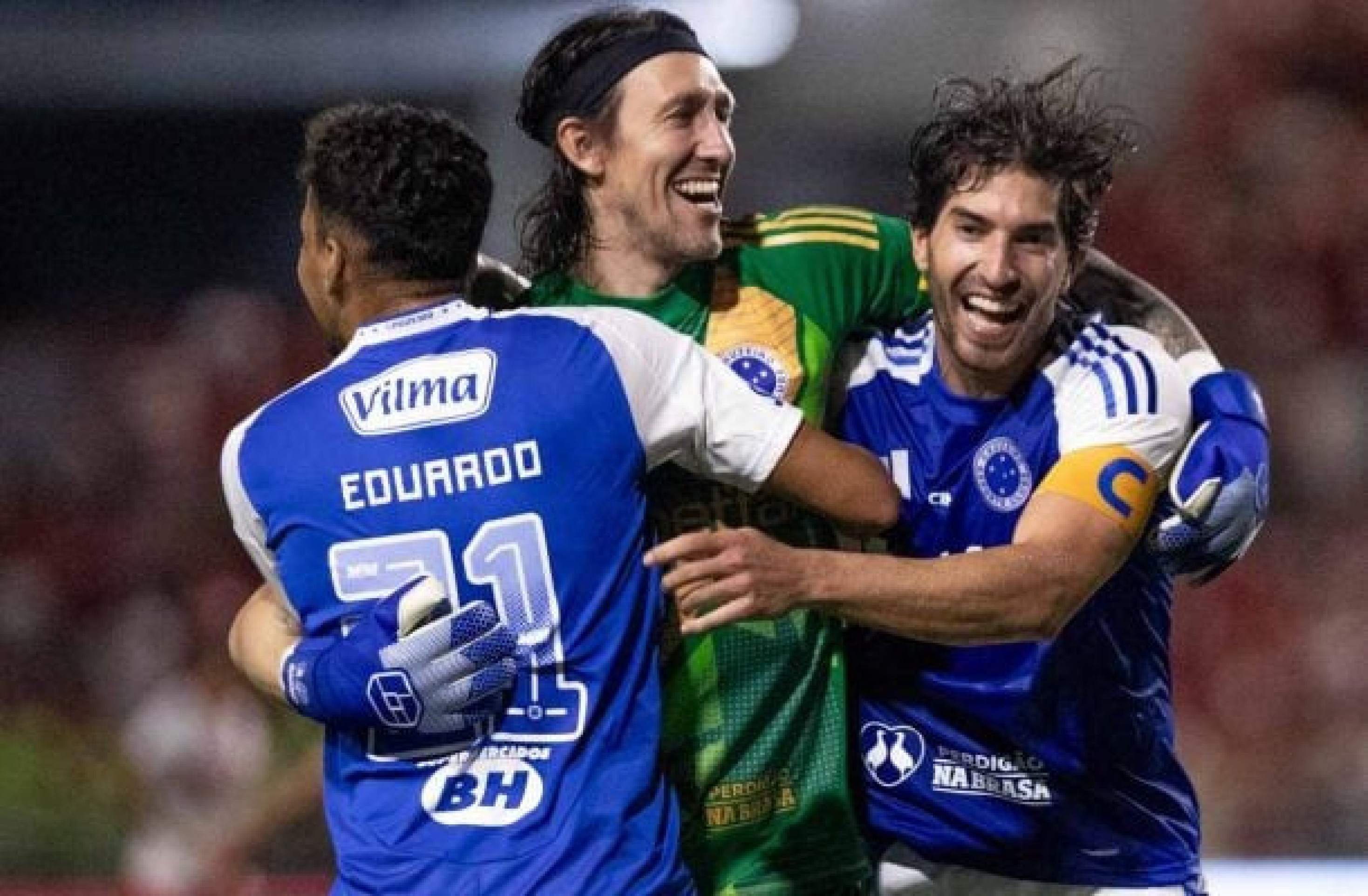 Jogador comemora com seus companheiros -  (crédito: Foto: Rafael Vieira / Cruzeiro)