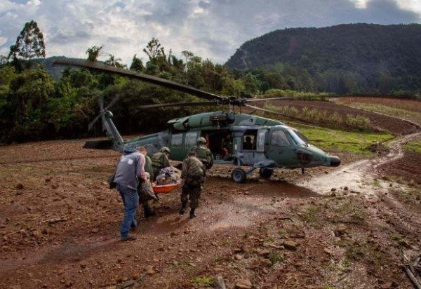 Grávida que estava ilhada na cidade de Agudo (RS) após as cheias no Sul do País é resgatada pela Força Aérea Brasileira durante operação Taquari 