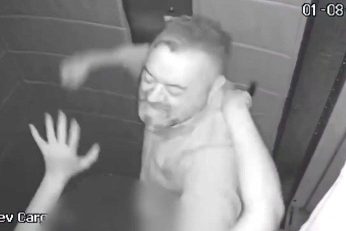 Homem espanca mulher com dezenas de socos em elevador no Guará -  (crédito: Material cedido ao Correio)