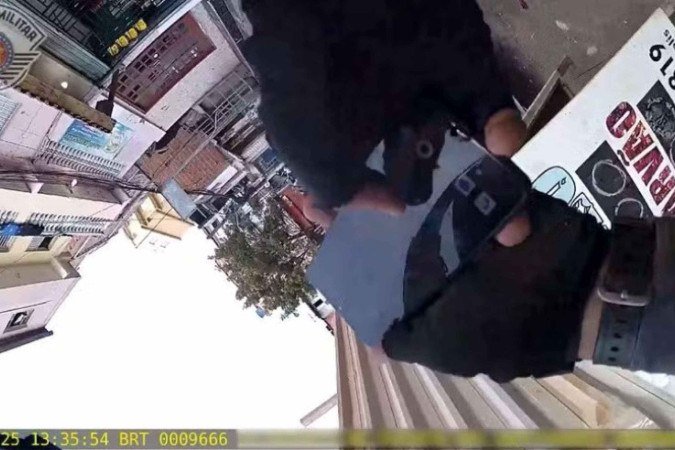 Câmera corporal mostra momento em que PM foi baleado no pescoço em Paraisópolis - (crédito: Reprodução) Câmera corporal mostra momento em que PM foi baleado no pescoço em Paraisópolis - (crédito: Reprodução)