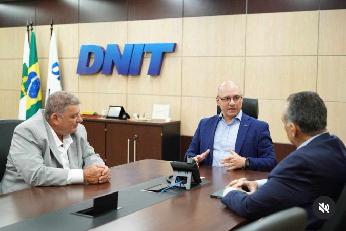 A dragagem contemplará dois pontos estratégicos — a Foz do Madeira e o Tabocal —, considerados gargalos para a navegação comercial na rota que liga Manaus aos portos do Atlântico -  (crédito: Gabriel Rodrigues)