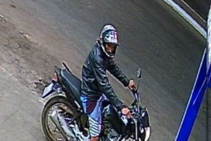 Assaltante estava do lado de fora esperando comparsa para dar fuga - (crédito: Cedido ao Correio) Assaltante estava do lado de fora esperando comparsa para dar fuga - (crédito: Cedido ao Correio)